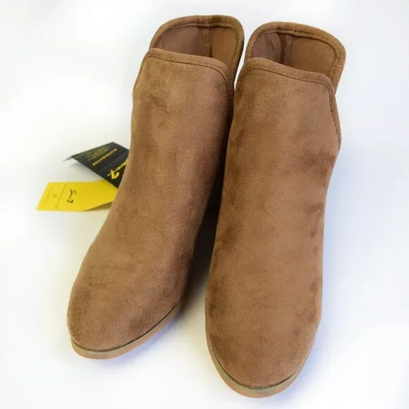 NWT SEVEN7 Vegan Suede Soho Ankle Booties Size 6 - Picture 8 of 12